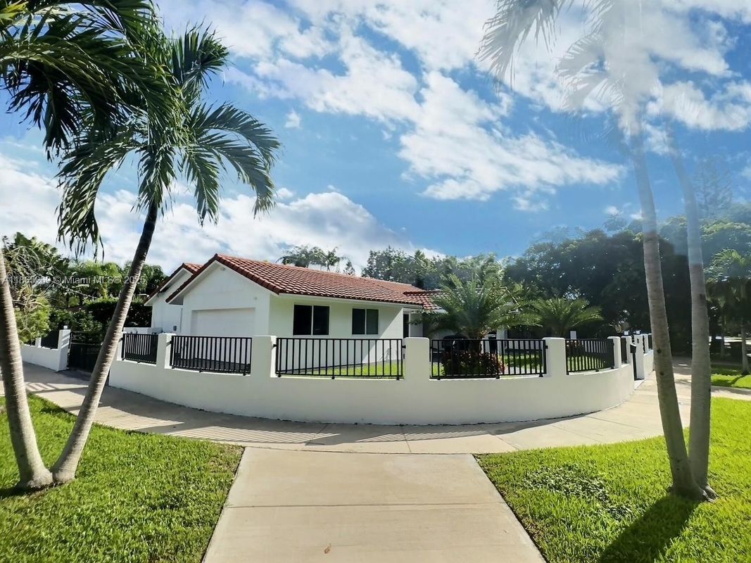 Foto del edificio - 4499 SW 14th St