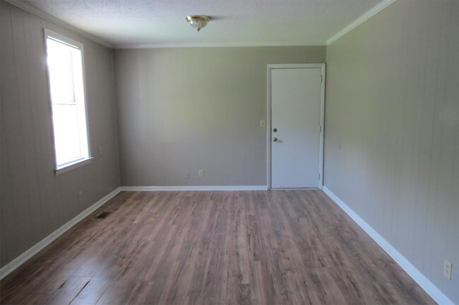 Building Photo - 1480 Valley Ridge Dr W