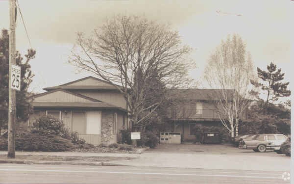 Building Photo - 3734 SE Gladstone St