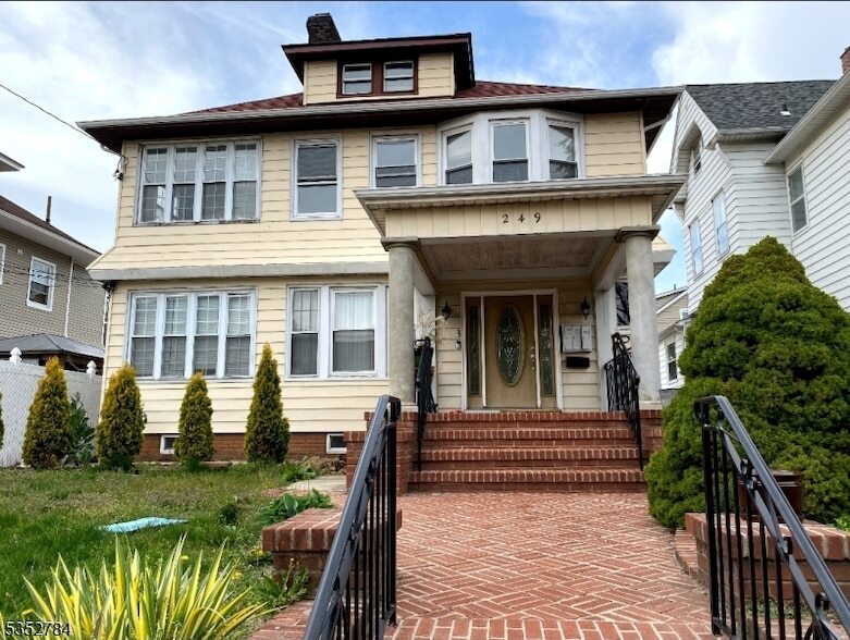 Foto principal - 249 Montclair Ave