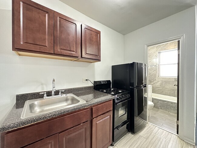 Foto del edificio - 5710 N Winthrop Ave