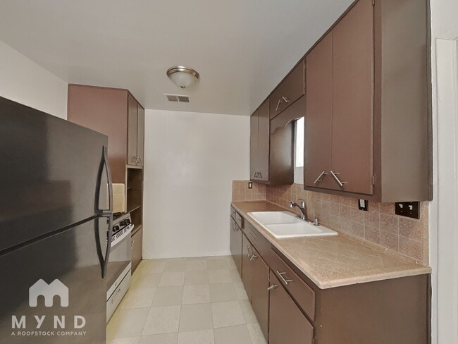 Foto del edificio - 9233 N 14th St