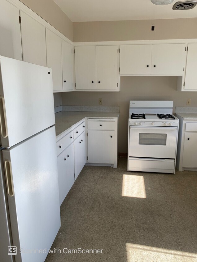 Kitchen - 1319 Manitowoc Ave