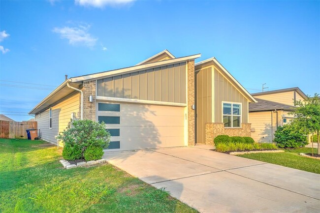 Foto del edificio - 4613 Tully Dr
