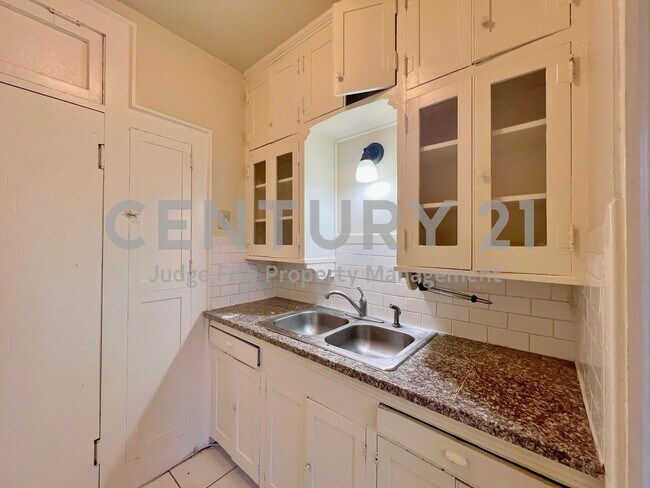 Foto del edificio - Cute 2nd Floor 1/1 Located Near Bishop Art...