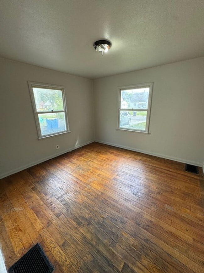 Building Photo - 4508 Plaza Dr