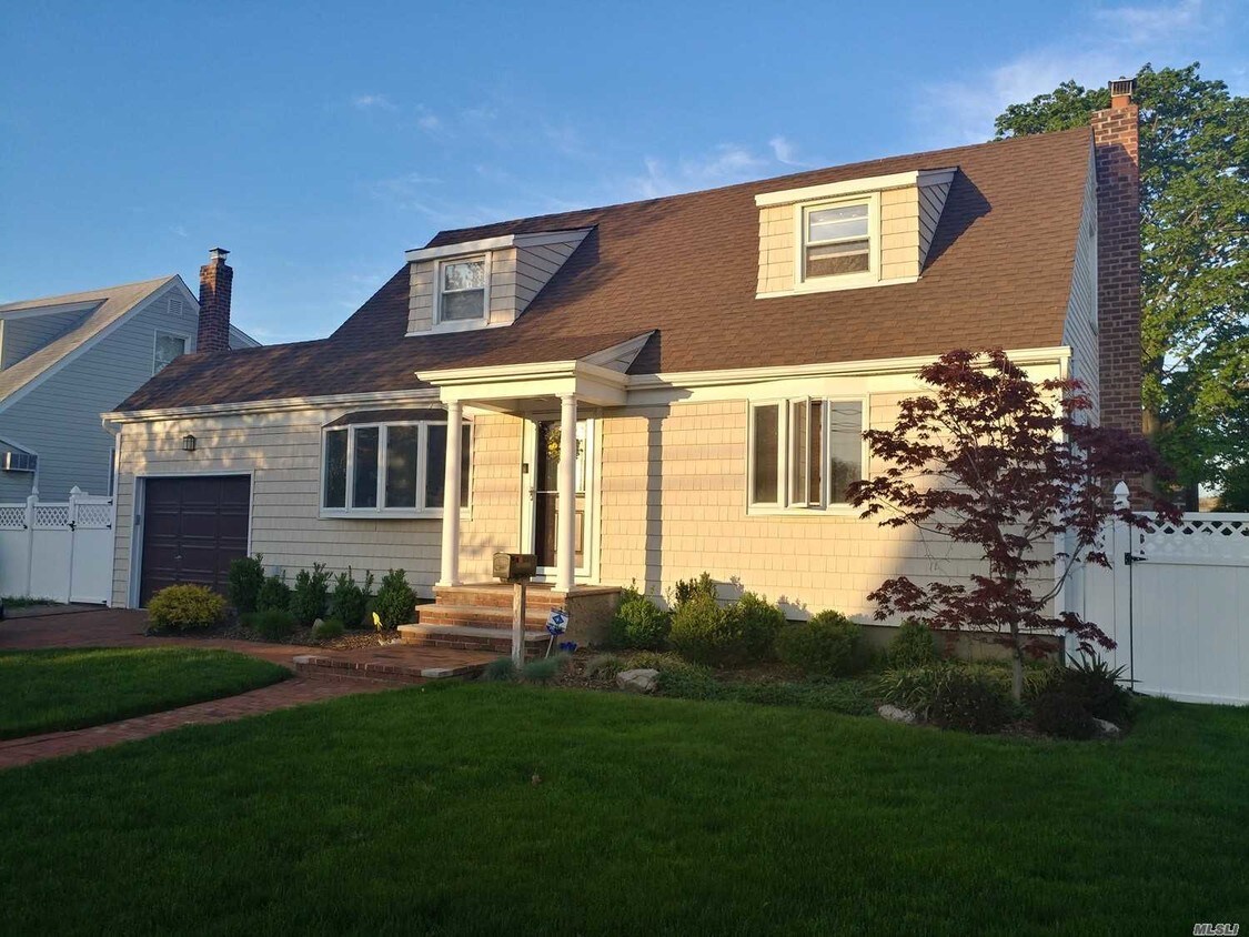 Primary Photo - 21 Kent Ln