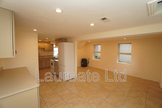 Foto del edificio - 2376 S Race St