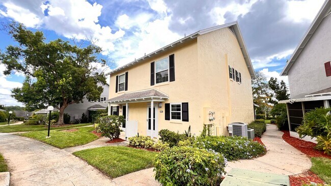 Foto del edificio - Spacious 2-Bedroom Condo in the Heart of A...