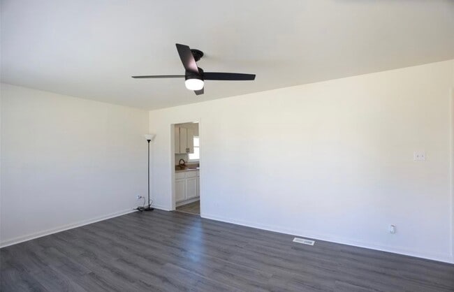 Foto del edificio - 605 N South St