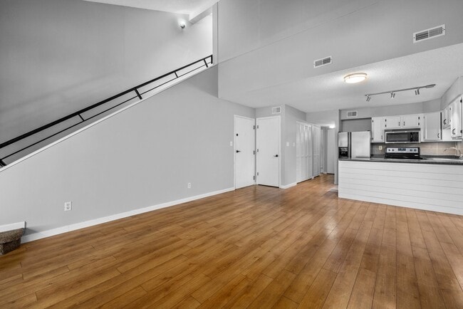 Building Photo - 13811 Amiot Dr