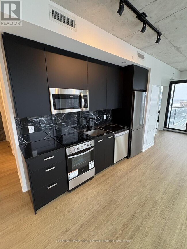 Building Photo - 284 King St E