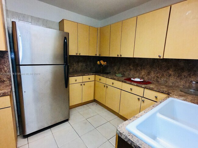 Foto del edificio - 3857 NW 213th St