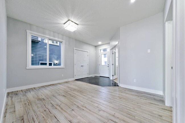 Building Photo - 613 Midtown Pl SW