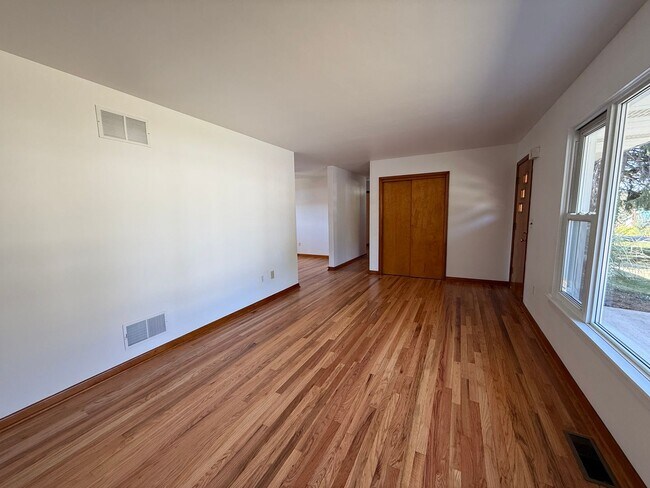 Foto del edificio - Three Bedroom Ranch