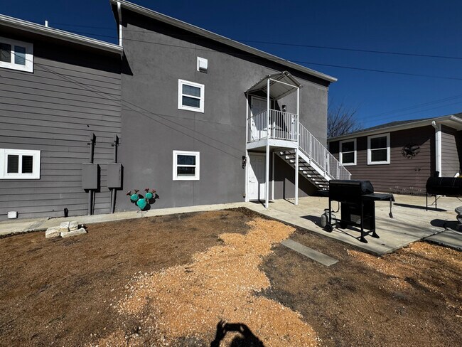 Building Photo - 319 S Olive St