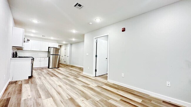Building Photo - 154 Hamilton Ave