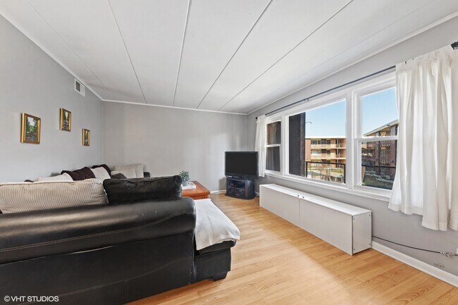 Foto del edificio - 9606 W Higgins Rd