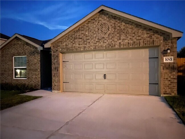 Foto del edificio - 100 Fairfax Ln