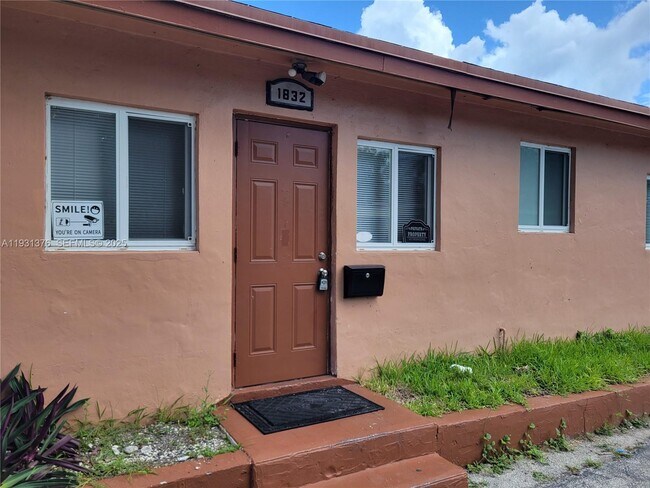 Foto del edificio - 1830 Monroe St