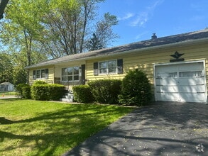 Building Photo - 5 Blue Creek Ln