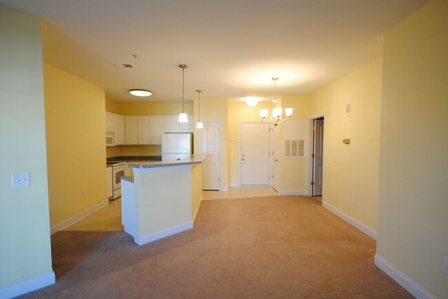 Building Photo - 200 Gateway Condos Dr