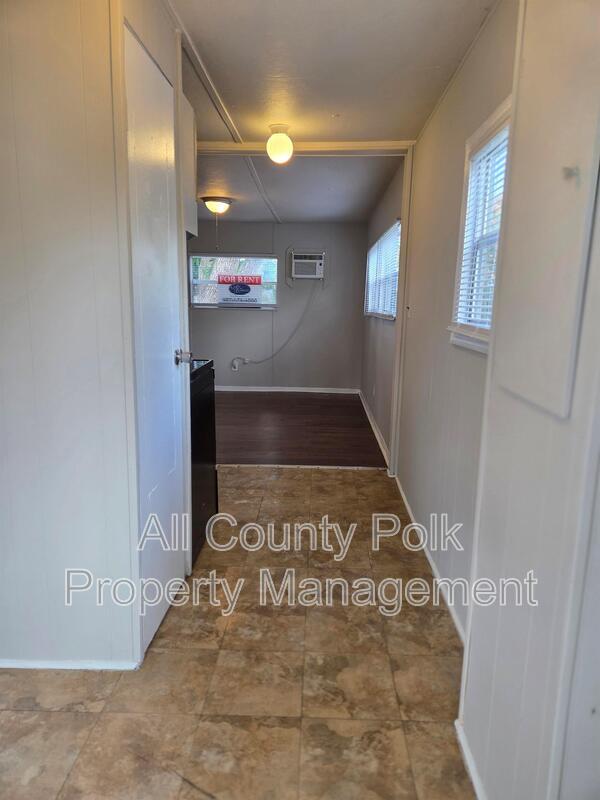 Foto del edificio - 2735 W 10th St