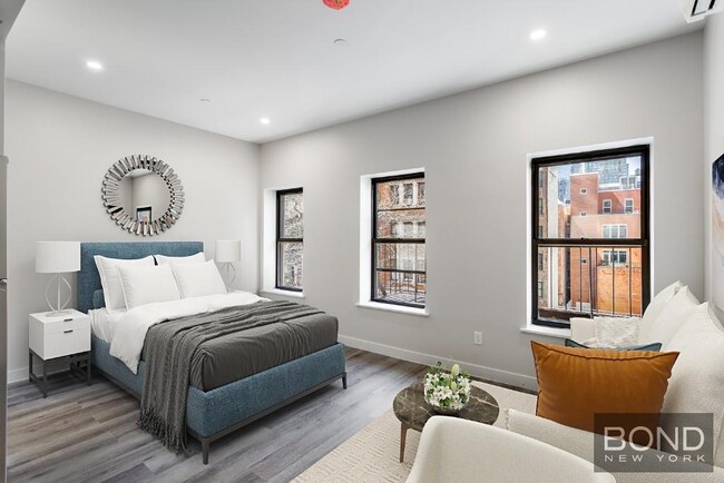 Building Photo - 317 W 48th St