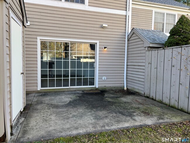 Foto del edificio - 41 Tamarack Ave