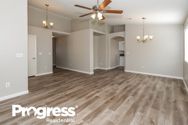 Building Photo - 3628 Quaker Lake St