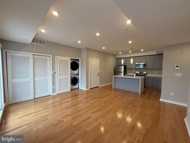 Building Photo - 914 W Susquehanna Ave