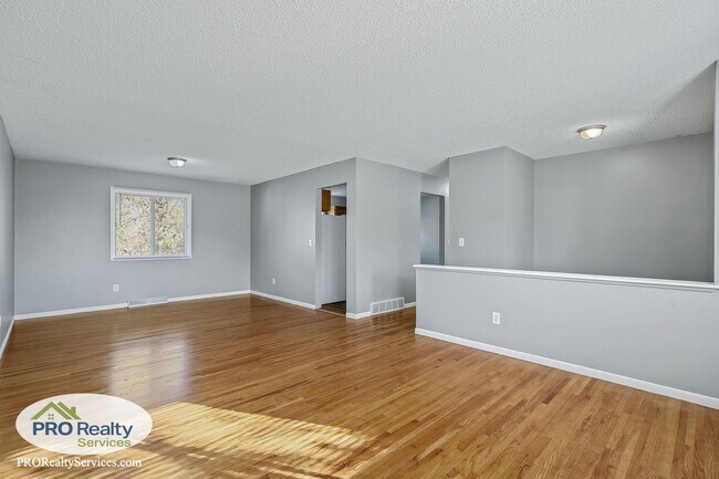 Foto del edificio - 4 Bedroom Home in Anoka