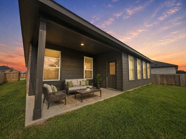 Building Photo - 513 Robin Ct