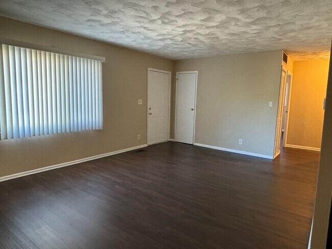 Foto del edificio - %50 OFF FIRST MONTH'S RENT! Spacious 3 bedroom home with large backyard deck!