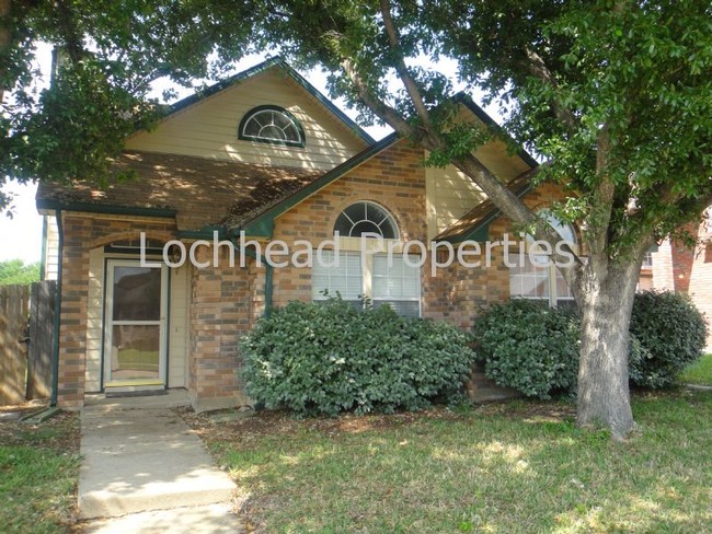 Building Photo - Must See!!! Beautiful Home in Creek Crossing!