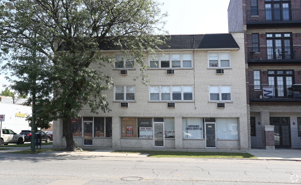 Building Photo - 7455-7459 N Western Ave