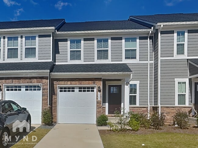 Building Photo - 2203 White Clover Dr