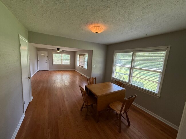 Building Photo - 7105 Whitesburg Dr SE