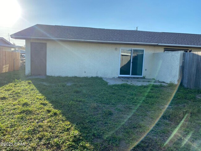 Building Photo - 625 N 9th St