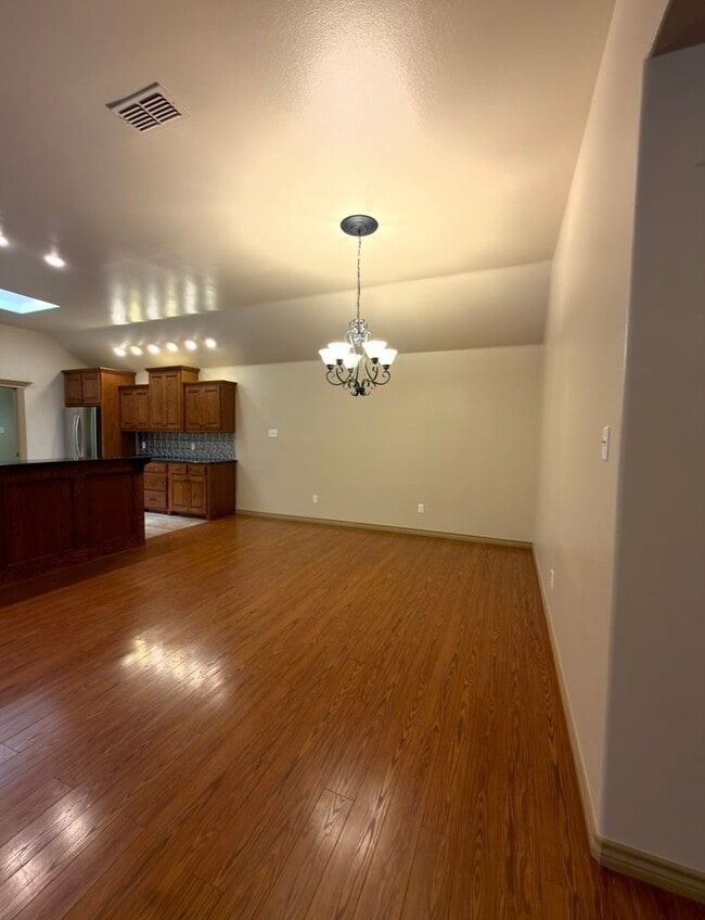 Building Photo - Immaculate garden home in Tivoli Estates