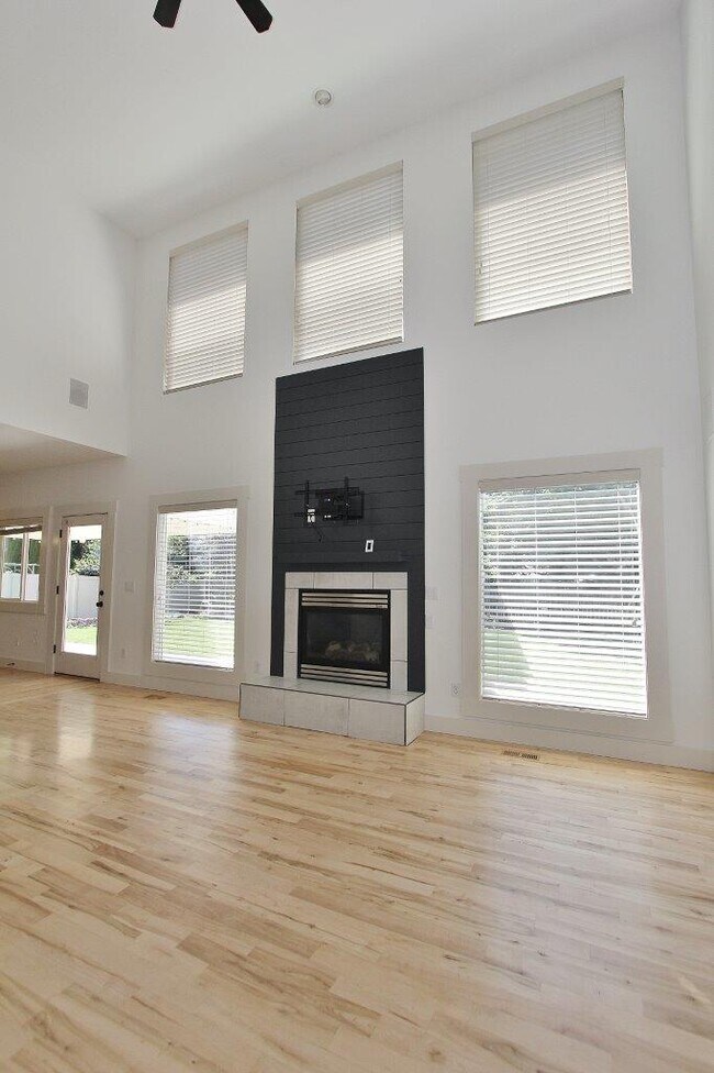 Foto del edificio - 4325 N McKinley Pk Ave