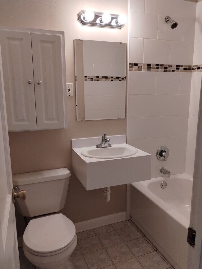 Baño reformado - 1323 51st Ave N
