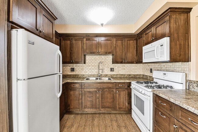 Building Photo - 1427 W Parade St