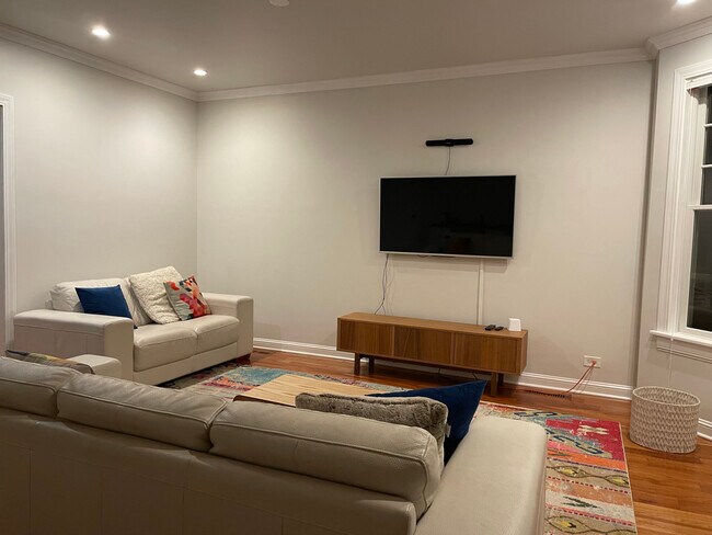 Foto del edificio - 2721 N Marshfield Ave