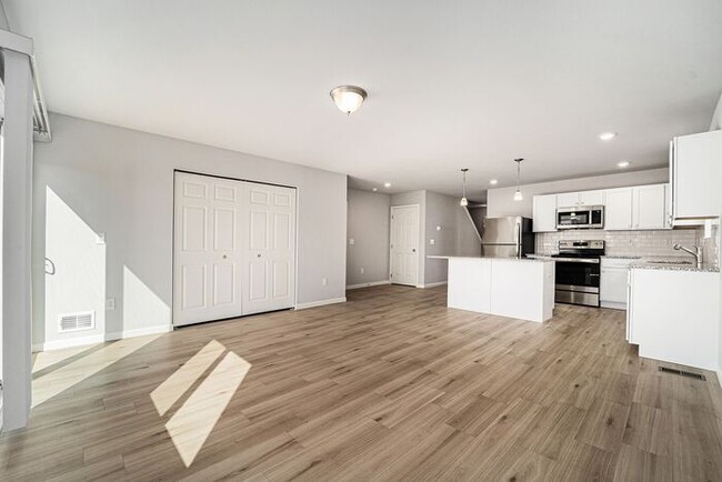 Foto del edificio - 432 Hidden Meadows Dr