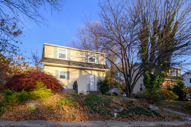 Foto del edificio - 5911 Brackenridge Ave
