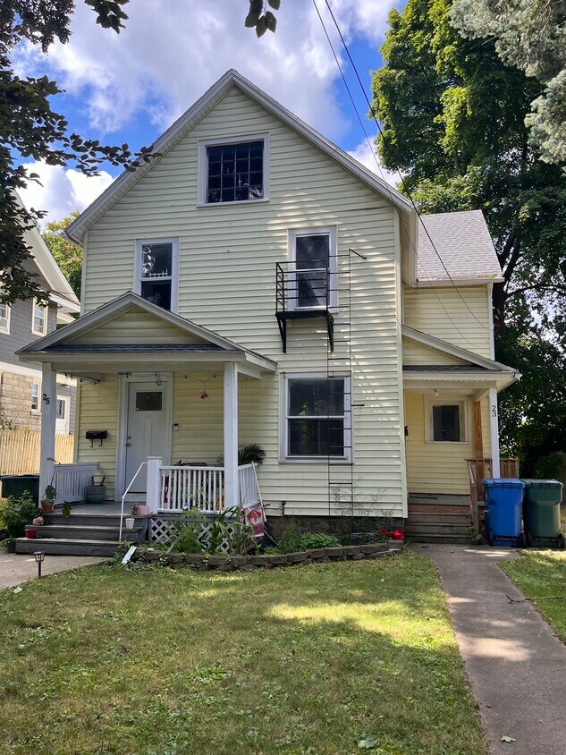 Primary Photo - 23 Cobbs Hill Dr
