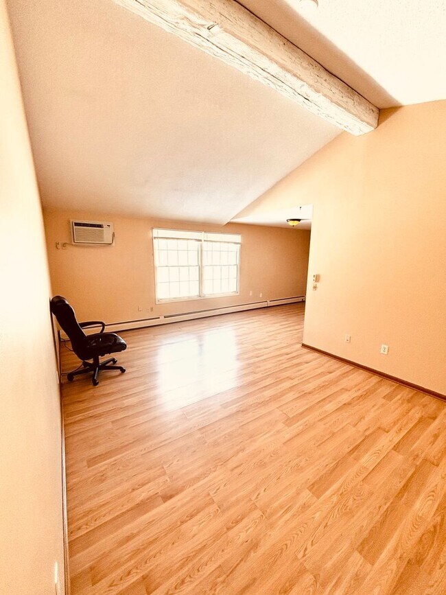 Foto del edificio - Spacious Townhome with Lots of Amenities!