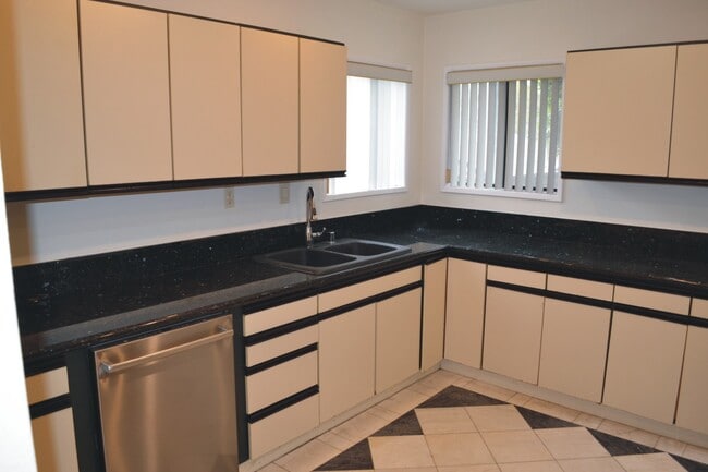 Foto del edificio - 6407 Gentry Ave