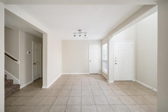 Building Photo - 19374 Strathmore Pl Ln